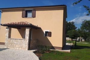 Nice holiday houses with Mediterranean garden