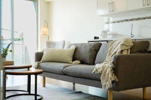 Perfect Location Cozy Townhouse McKinnon Station