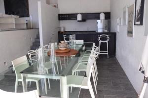 Preciosa Casa Contemporanea Vista Lago en pueblo