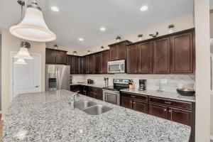 Themed Bedrooms & Private Pool Gated in Fun Resort townhouse