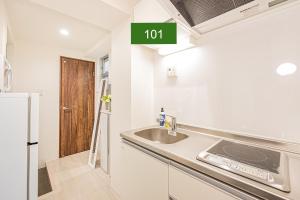 Shinjuku Downtown 1min walk to metro Cozy APT