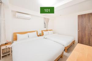 Shinjuku Downtown 1min walk to metro Cozy APT