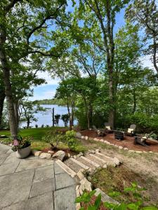 Lakeside Haven Retreat