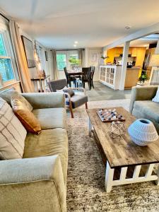 Lakeside Haven Retreat