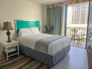 Homey Aqua Palms Studio condo