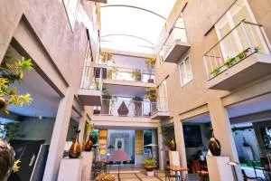 KoenoKoeni Boutique Hotel - Citeureup 1