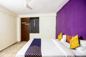 SPOT ON Hotel Harrys 1 NearCitywalk Mall