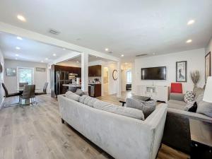 Cozy 3 - 2, heated Pool & Jacuzzi, 10 min Beach and Las Olas