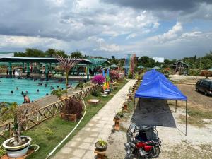 IZZY RIVERFRON RESORt