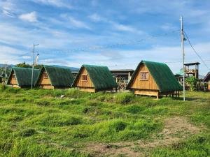 IZZY RIVERFRON RESORt