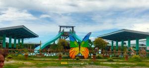 IZZY RIVERFRON RESORt