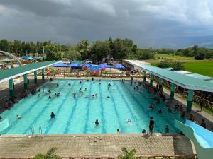 IZZY RIVERFRON RESORt