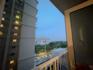 Park Mckinley West 1BR Balcony near BGC Makati Airport