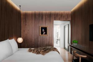 Loft King, Loft, 1 King room in The London EDITION