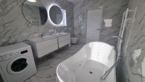 Meerblick Villa mit Terrasse, Pool und kostenlosen WLAN neu renoviert