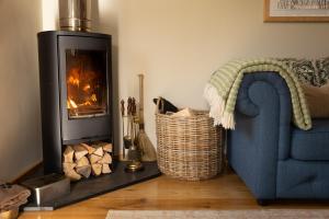 Romantic Snowdonia Cottage with Hot tub, sea & mountain views