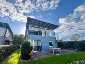 6pers Modern harbor house Jasmijn with fenced garden and lake view - Oostmahorn