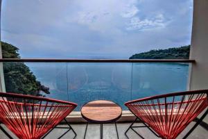 Ragnala 1 BR King Sea View ZN261