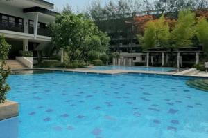 2 Bedroom with Resort Facilities near BGC and Makati