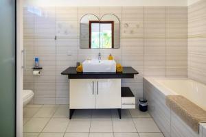 Villa COIN DE MIRE, 4 chambres avec piscine privée à Bain Boeuf