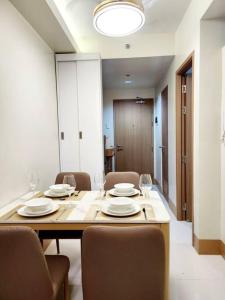 Mocha Flat at Shore 3 Tower 4