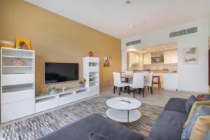 Gorgeous 2-Bedroom Apartment in Norton Court, Motor City