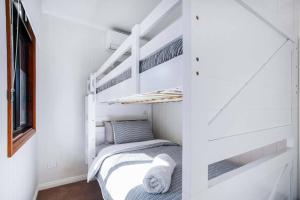 Sunset Haven 4-Bd Retreat Milton, Steps to Suncorp