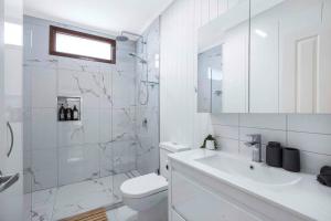 Sunset Haven 4-Bd Retreat Milton, Steps to Suncorp