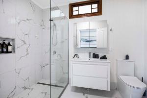 Sunset Haven 4-Bd Retreat Milton, Steps to Suncorp