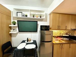 Kathys Crib with balcony Pool view at Shell Residence - Aparthotels, Manila