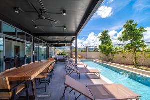 BangTao 6-bedroom villa 18 meters, competition-grade swimming pool, industrial style design aesthetic, gaming and entertainment floor, suitable for family vacations and group gatherings