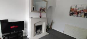 Brackenfield House in Great Barr, Birmingham near the Alexander Stadium and near the M6, with free WiFi, free parking and easy access to Walsall, West Bromwich, Aston Villa Football Ground, Star City and Birmingham City Centre