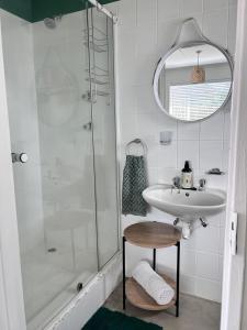 Bottlebrush Guest Suite