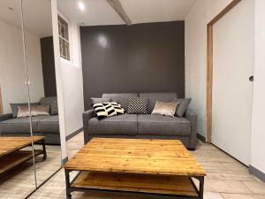 B032 Grand studio au marche Forville