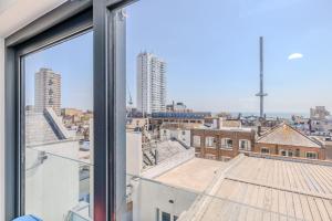 Beachside Bliss l 3 Bedroom Apartment by Brighton Beach