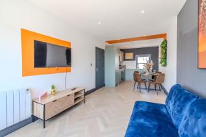 Beachside Bliss l 3 Bedroom Apartment by Brighton Beach