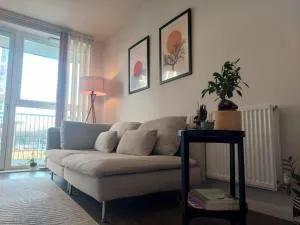 Modern Flat Close to Heathrow Airport & Central London - Yiewsley