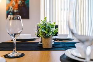 Comfy 2 Bedroom Apartment in Central Manchester, Pool Table and PS4