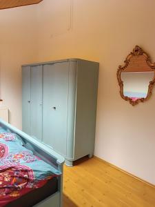 FEWO Villa Farbenfroh Monteurzimmer Garten Wlan 3SZ 120qm