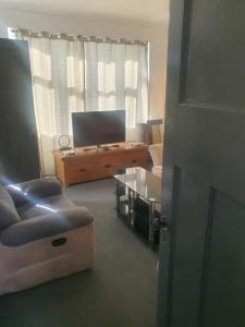 Double bed rooms in Meadowhall, Tinsley