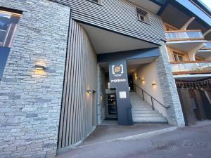 Appartement moderne à Courchevel avec terrasse et parking - FR-1-562-75