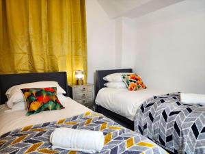 Manor House, Modern 2-Bedroom Apartment, Parking, WiFi, Central Location