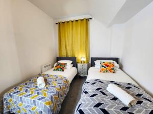 Manor House, Modern 2-Bedroom Apartment, Parking, WiFi, Central Location