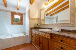 Villa can Seguinot by homevillas360