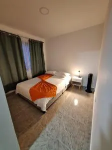 Apartahotel- Alojamiento Familiar- Apartamentos Privados Kira - Ríoverde