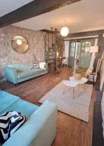 Historic 17th-Century Cottage with Hot Tub in Charming Heysham - 希舍姆