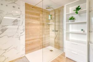 Family Villa with Terrace, Hot Tub, Pool, View and Grill in Chayofa