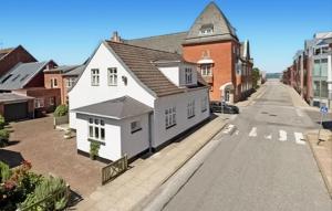 4 Bedroom Cozy Home In Løgstør