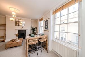 Elegant 1 Bedroom Flat Near Brighton Pier and Lively Kemptown