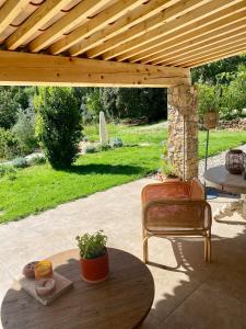 Villas Piscine chauffee, tennis, Mas provencal contemporain : photos des chambres